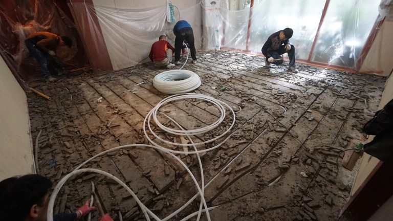 용인 언남동 신일해피트리 거실 난방 배관 교체 홈파기 공법으로 하루 만에 시공!