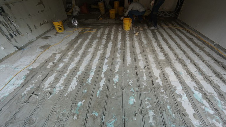 송파 올림픽훼밀리아파트 난방 배관 교체 인테리어 공사 중 홈파기 공법으로 하루 만에 시공!