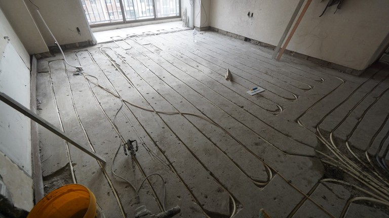 압구정 현대아파트 인테리어 공사 중 난방배관 교체! 꾸밀레오 홈파기 공법으로 간단하게 시공!