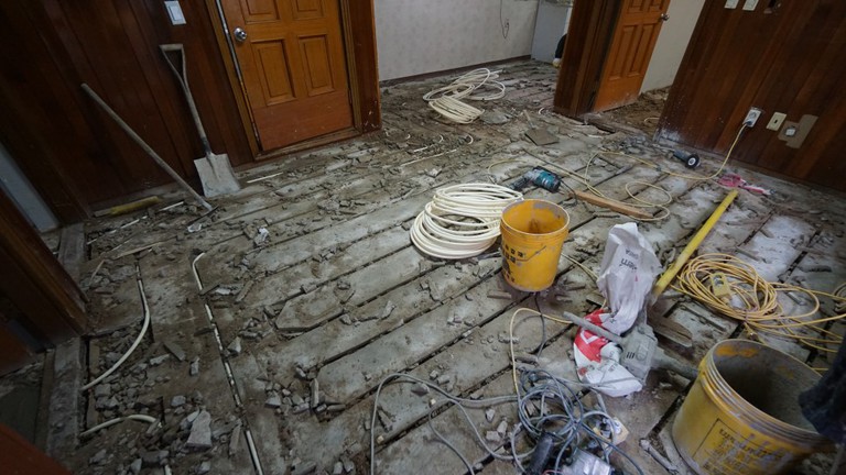 장안동 단독주택 인테리어 시공 중 홈파기 공법 난방배관 교체 시공!